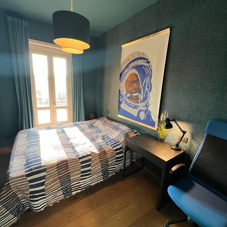 Room With Private Balcony On The Dora River 토리노 외부 사진