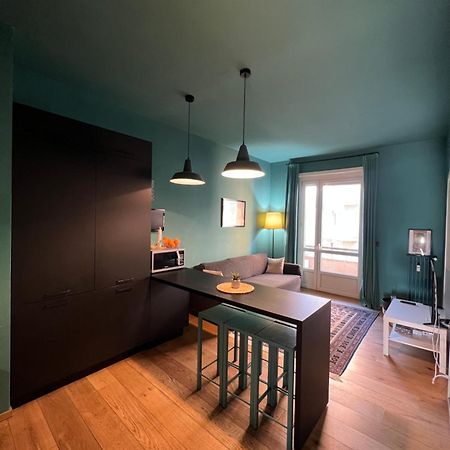 Room With Private Balcony On The Dora River 토리노 외부 사진