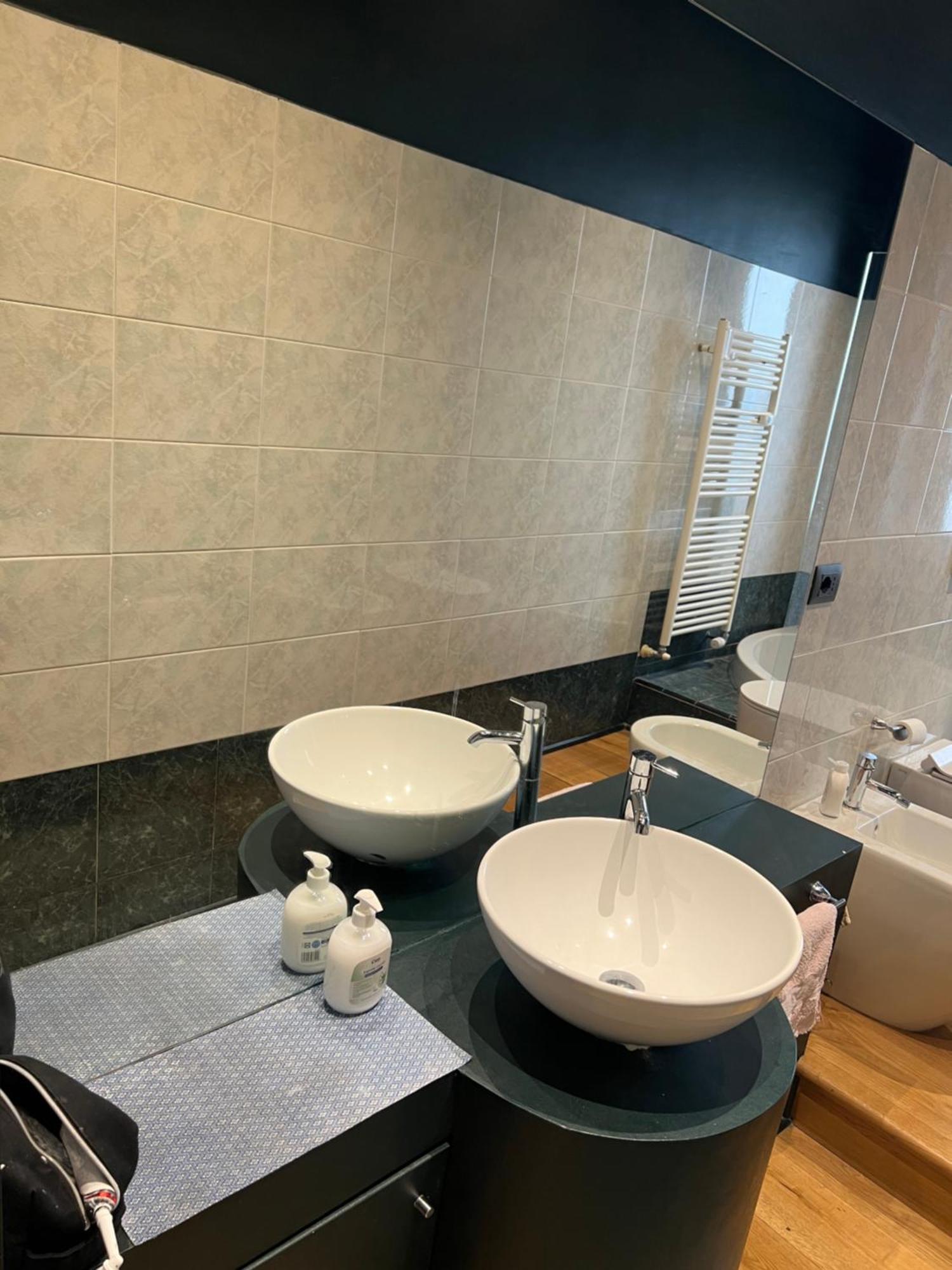 Room With Private Balcony On The Dora River 토리노 외부 사진