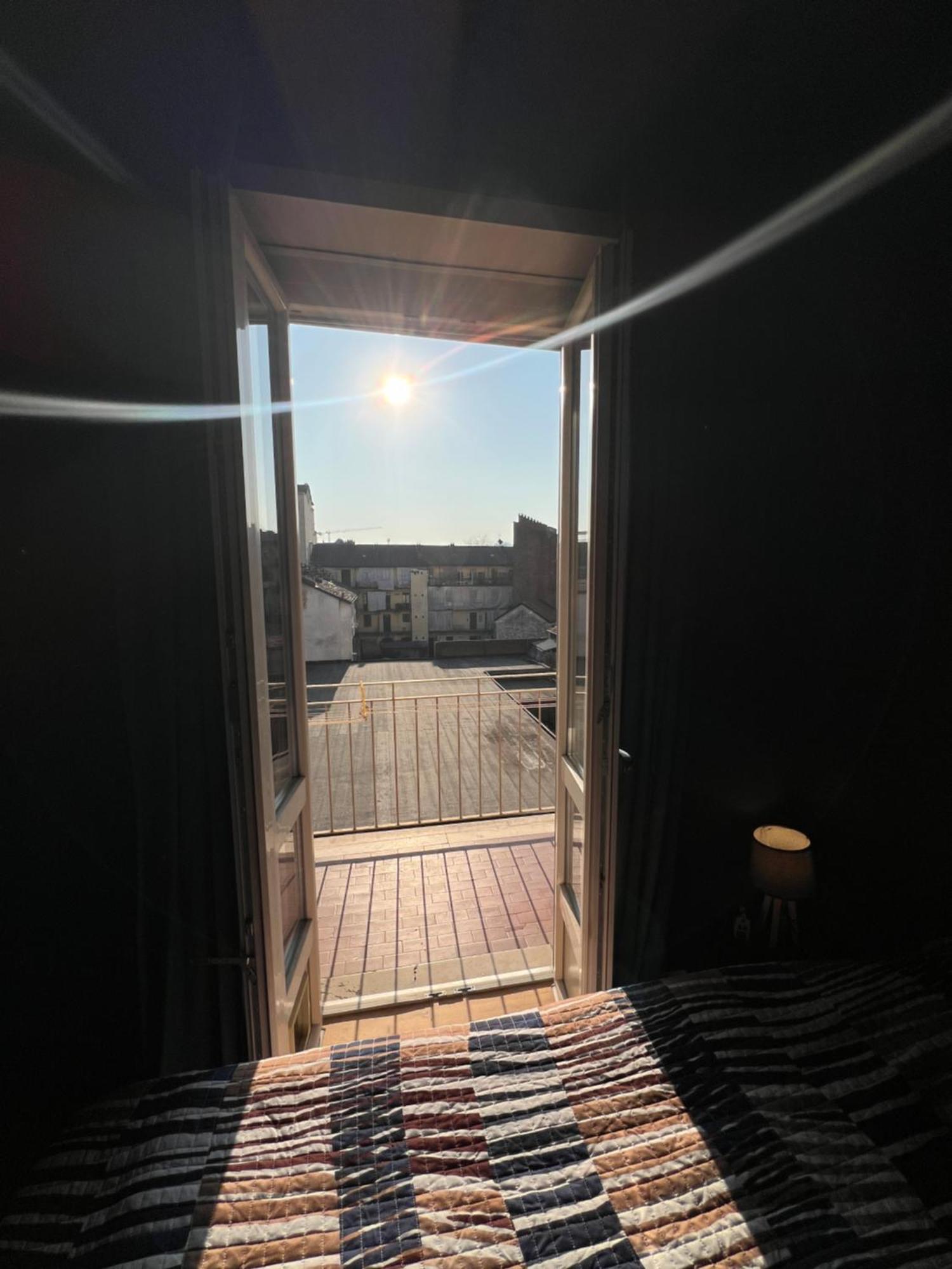 Room With Private Balcony On The Dora River 토리노 외부 사진