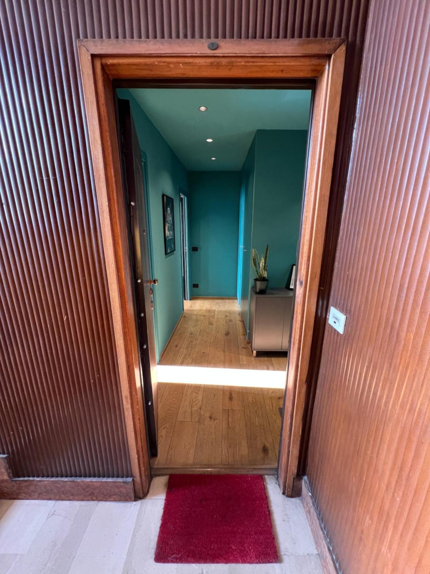 Room With Private Balcony On The Dora River 토리노 외부 사진