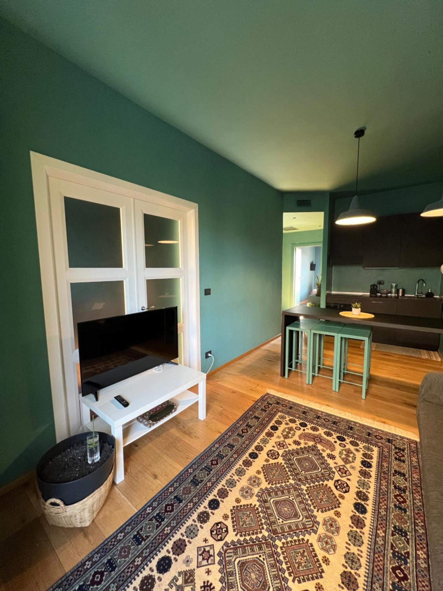 Room With Private Balcony On The Dora River 토리노 외부 사진